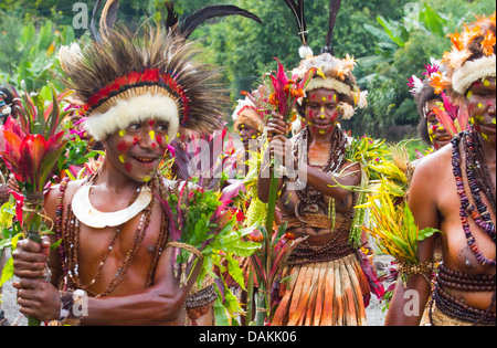 People of the Selehoto Alunumuno tribe in traditional tribal dress and ...