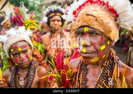 Women in the Selehoto Alunumuno tribe in traditional tribal dress, highlands of Papua New Guinea Stock Photo