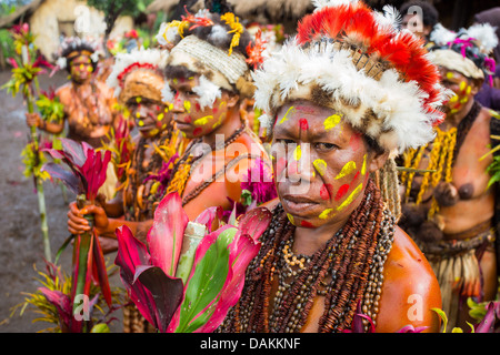 Women in the Selehoto Alunumuno tribe in traditional tribal dress, highlands of Papua New Guinea Stock Photo