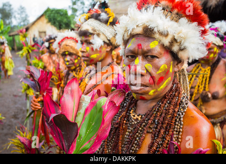 Women in the Selehoto Alunumuno tribe in traditional tribal dress, highlands of Papua New Guinea Stock Photo