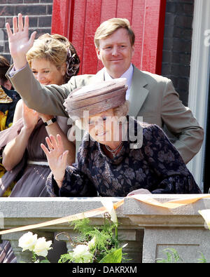 Queen Beatrix (R), Prince Willem-Alexander and Princess Maxima of The Netherlands celebrates Queensday in Thorn and Weert in Limburg, The Netherlands, 30 April 2011. The royal family celebrates the birthday of the Queen. Photo: Patrick van Katwijk Stock Photo