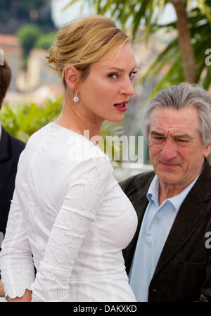 Actors Uma Thurman and Robert De Niro pose during the jury photocall at the Cannes Film Festival at Palais des Festivals in Cannes, France, on 11 May 2011. Photo: Hubert Boesl Stock Photo