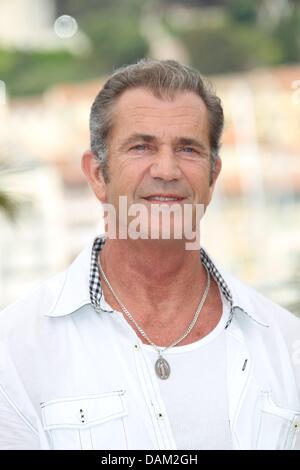 US actor Mel Gibson attends the photocall for the movie 'The Beaver' during the 64th Cannes International Film Festival at Palais des Festivals in Cannes, France, 18 May 2011. Photo: Hubert Boesl Stock Photo