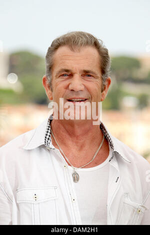 US actor Mel Gibson attends the photocall for the movie 'The Beaver' during the 64th Cannes International Film Festival at Palais des Festivals in Cannes, France, 18 May 2011. Photo: Hubert Boesl Stock Photo