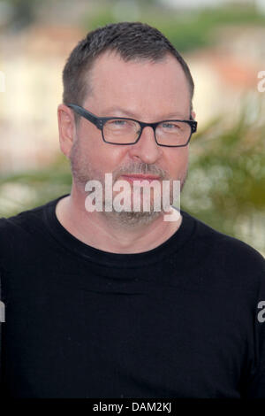 Danish director Lars von Trier attends the photocall for the movie 'Melancholia' during the 64th Cannes International Film Festival at Palais des Festivals in Cannes, France, on 18 May 2011. Photo: Hubert Boesls Stock Photo