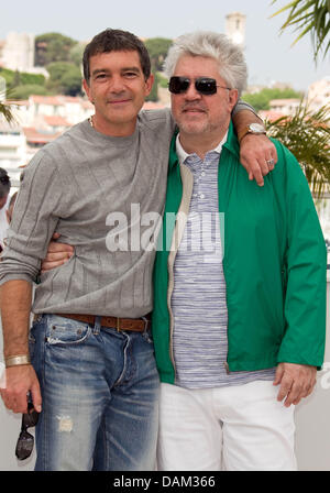 Spanish director Pedro Almodovar (R) and Spanish actor Antonio Banderas attend the photocall for the movie 'The Skin I Live In' ('La Piel Que Habito') during the 64th Cannes International Film Festival at Palais des Festivals in Cannes, France, 19 May 2011. Photo: Hubert Boesl Stock Photo