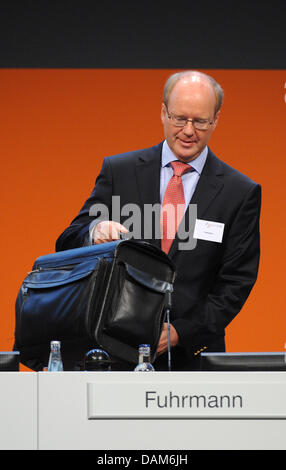 CEO of the Salzgitter AG, Heinz Joerg Fuhrmann, arrives at the shareholder's meeting of the company at the city hall in Braunschweig, Germany, 26 May 2011. The second-biggest German steelworker Salzgitter delivered a forecast for the running year. Photo: Julian Stratenschulte Stock Photo
