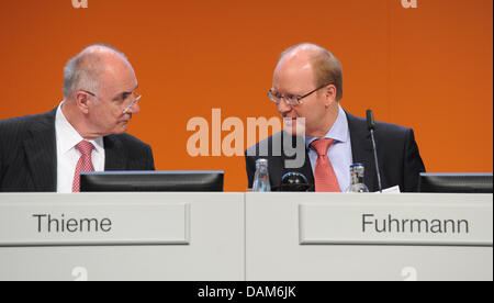 CEO of the Salzgitter AG, Heinz Joerg Fuhrmann (R), speaks to chairman of the supervisory board of Salzgitter, Rainer Thieme, at the shareholder's meeting of the company at the city hall in Braunschweig, Germany, 26 May 2011. The second-biggest German steelworker Salzgitter delivered a forecast for the running year. Photo: Julian Stratenschulte Stock Photo