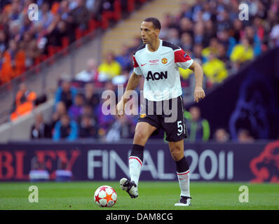 Manchester's Rio Ferdinand controls the ball the UEFA Champions League final between FC Barcelona and Manchester United at the Wembley Stadium, London, Britain, 28 May 2011. Photo: Soeren Stache Stock Photo