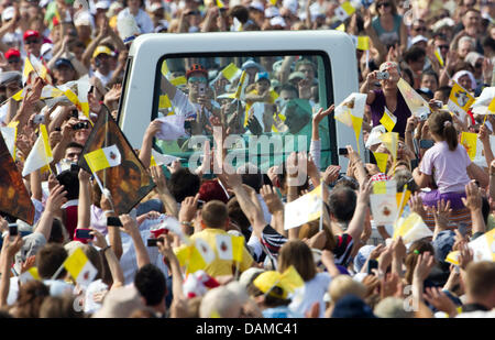 Pope Benedict XVI drives by the faithful in his Popemobile at Zagreb Hippodrome to celebrate Holy Mass on the second and final day of his pastoral visit to the staunchly Catholic nation, Zagreb, Croatia, 5 June 2011. Foto: Michael Kappeler dpa Stock Photo