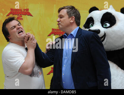 US actor Jack Black (L) and German actor Hape Kerkeling pose with a panda figure during a photocall at the 'Kung Fu Panda 2' presentation in Berlin, Germany, 7 June 2011. The film will be in German movie theatres on 16 June. Photo: Jens Kalaene Stock Photo