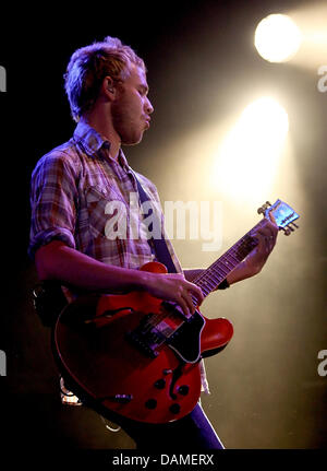 Singer of the US band Lifehouse, Jason Wade, performs with his band on stage at the Postbahnhof concert venue in Berlin, Germany, 8 June 2011. Photo: Doreen Fiedler Stock Photo