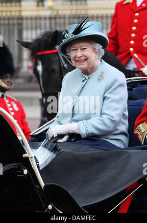 Britain's Queen Elizabeth II. in a carriage during the Trooping the Colour ceremony outside Buckingham Palace in London, Britain, 11 June 2011. Queen Elizabeth II's actual birthday is 21 April , but trooping the colour marks the Monarch's official birthday. Photo: Albert Nieboer(NETHERLANDS OUT) Stock Photo