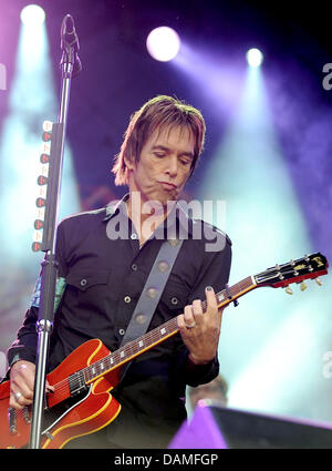 Singer Per Gessle of the Swedish pop duo Roxette performs on stage at the Citadel in Berlin, Germany, 11 June 2011. After starting the tour in Berlin Roxette is going to perform in 13 other German cities. Photo: Britta Pedersen Stock Photo