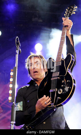 Singer Per Gessle of the Swedish pop duo Roxette performs on stage at the Citadel in Berlin, Germany, 11 June 2011. After starting the tour in Berlin Roxette is going to perform in 13 other German cities. Photo: Britta Pedersen Stock Photo