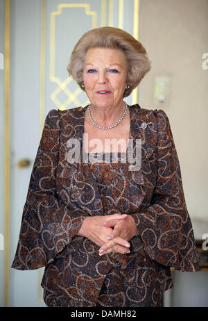 Queen Beatrix during an audience at the palace Huis ten Bosch in The Hague, The Netherlands, 16 June 2011. Photo: RPE-Albert Nieboer NETHERLANDS OUT Stock Photo