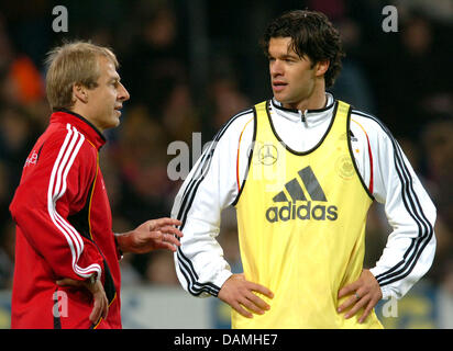 (dpa file) - A file picture dated 10 November 2005 of Michael Ballack (R) talking to former national coach Juergen Klinsmann in Cologne, Germany. According to the German Football Association (DFB), Michael Ballack will not be part of the German national team anymore. After talks with Ballack, national coach Joachim Loew plans without the long-time leader of the national team. But t Stock Photo