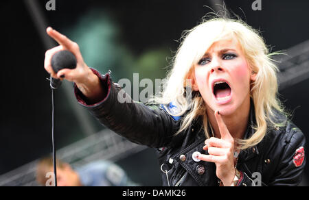 Maja Ivarsson ,singer of the Swedish indie rock band 'The sounds' performs on the 'Blue Stage' during the Southside Festival in Neuhausen, Germany, 17 June 2011. Up to 50 000 visitors are expected to attend the festival. Four stage will feature famous bands from 17 until 19 June on an old airbase. Photo: Marc Mueller Stock Photo