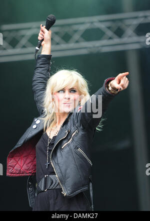 Maja Ivarsson ,singer of the Swedish indie rock band 'The sounds' performs on the 'Blue Stage' during the Southside Festival in Neuhausen, Germany, 17 June 2011. Up to 50 000 visitors are expected to attend the festival. Four stage will feature famous bands from 17 until 19 June on an old airbase. Photo: Marc Mueller Stock Photo