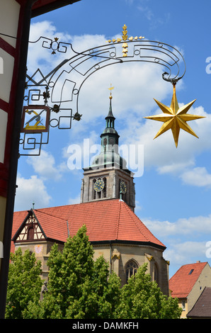 'Hotel zum Goldenen Stern'  tower of St. Mary's Church at back, c 1700, Marktplatz  Franconia Bavaria Germany Stock Photo