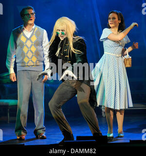 Jon Hawkins (l-r) as Brad, Matt McKenna as Riff Raff and Daisy Wood-Davis as Janet stand on stage during a dress rehearsal for the 'Rocky Horror Show' in Cologne, Germany, 22 June 2011. The musical will premiere on 22 June 2011 and stays in Cologne until 10 July 2011. Photo: Henning Kaiser Stock Photo