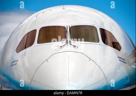 The front and cockpit windows of the new Boeing 787 'Dreamliner' pictured at Tegel Airport in Berlin, Germany, 25 June 2011. The long-range airliner arrived in Germany for the first time and could be seen on Tegel Airport for several hours. Photo: Robert Schlesinger Stock Photo