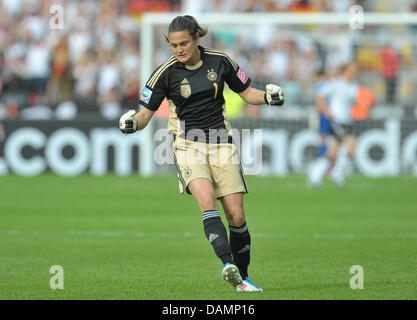 Goalkeeper Nadine Angerer of Germany celebrates the 1-0 during the Group A match Germany against Canada of FIFA Women's World Cup soccer tournament at the Olympiastadion in Berlin, Germany, 26 June 2011. Foto: Carmen Jaspersen dpa  +++(c) dpa - Bildfunk+++ Stock Photo