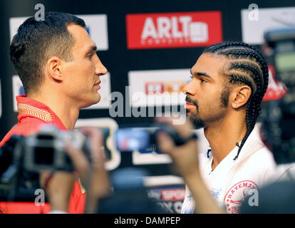 Heavy weight boxers Vladimir Klichko (L) and David Haye stand across from each other during a press conference in Hamburg, Germany, 27 June 2011. Next Saturday, 02 July 2011, the WBO, IBF and WBA boxing associations world championship fight takes place at Imtech-Arena. Photo: CHRISTIAN CHARISIUS Stock Photo