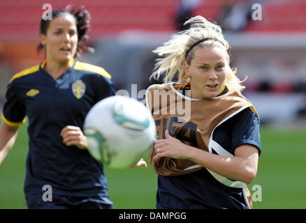 Sweden's Lisa Dahlkvist (R) and Jessica Landstrom play the ball during practice at the Women's World Cup stadium in Leverkusen, Germany, 27 June 2011. Sweden plays against Columbia in group C on 28 June 2011. Photo: FEDERICO GAMBARINI Stock Photo