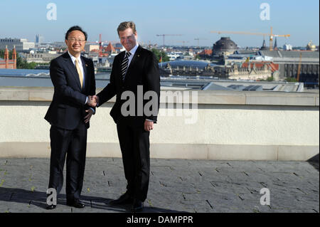 German foreign minister Guido Westerwelle (r) greets the Chinese foreign minister Yang Jiechi before a consultation breakfast on a rooftop terrace in Berlin, Germany, 28 June 2011. The foreign ministers met in the course of the first German and Chinese government consultations to discuss international issues. Photo: Tobias Kleinschmidt Stock Photo