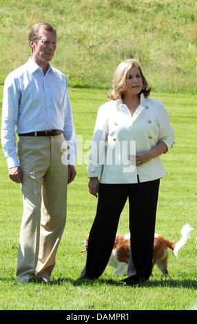 Grand Duke Henri and Grand Duchess Maria Teresa of Luxembourg pose for the media at Chateau de Berg in Colmar-Berg, 27 June 2011. Photo: Albert Nieboer NETHERLANDS OUT Stock Photo