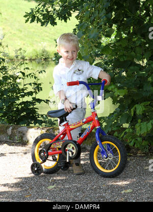 Noah, son of Prince Louis and Princess Tessy of Luxembourg, poses for the media at Chateau de Berg in Colmar-Berg, 27 June 2011. Photo: Albert Nieboer NETHERLANDS OUT Stock Photo