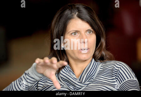 Former soccer national team player Mia Hamm from the USA speaks during a dpa interview at the lobby of the Interconti Hotel in Berlin, Germany, 24 June 2011. Hamm sees the German team as the one most likely to win the title. Photo: Carmen Jaspersen Stock Photo