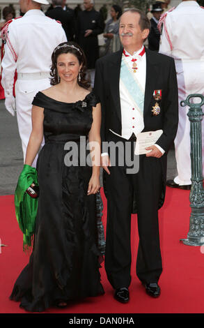 Dom Duarte Pio, Duke of Braganza, and his wife Duchess Isabel attend the official dinner on the Opera terraces after the religious wedding of Prince Albert II and Princess Charlene of Monaco, 02 July 2011. 450 guests have been invited for the dinner followed by a ball in the Opera. Photo: Albert Nieboer Stock Photo