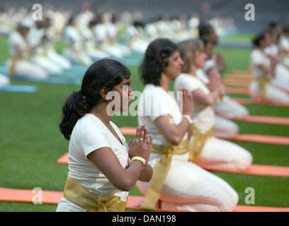 800 participants do a yoga exercise during the 'World Culture Festival' at the Olympic Stadium in Berlin, Germany, 02 July 2011. According to the organizers, 70,000 participants are expected to attend the festival under the motto 'Celbrate diversity and enrich your life'. Most participants are said to want to witness Indian guru and spiritual leader Sri Sri Ravi Shankar. The festiv Stock Photo