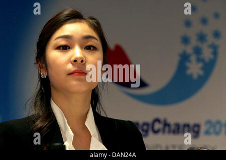 South Korean figure skater Kim Yu-Na attends a press conference of the Bid Committee 'Pyeongchang 2018' in Durban, South Africa, 04 July 2011. On 06 July 2011, the International Olympic Committee IOC will vote for the host city of the Winter Olympic Games 2018. South Korea's Pyeongchang, Munich and France's Annecy compete against each other. Photo: Stephan Jansen Stock Photo