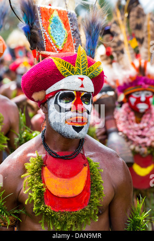 Colourful dancers at the Goroka festival in Papua New Guinea Stock Photo