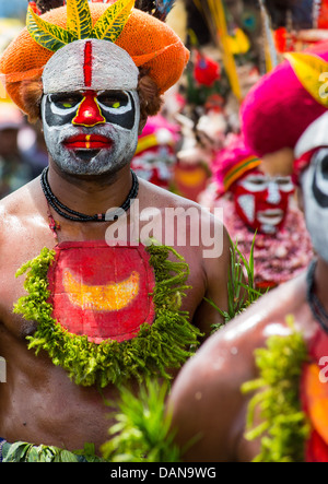 Colourful dancers at the Goroka festival in Papua New Guinea Stock Photo