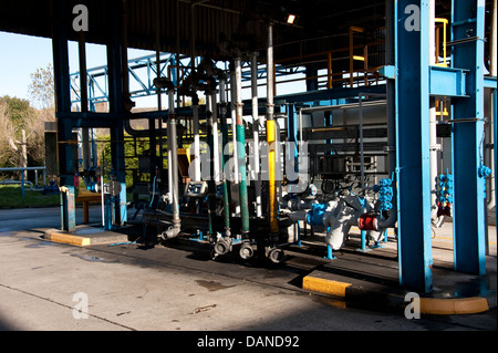 Oil Refinery road tanker loading filling area Stock Photo - Alamy
