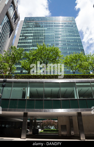 Lever House, 390 Park Avenue, NYC Stock Photo