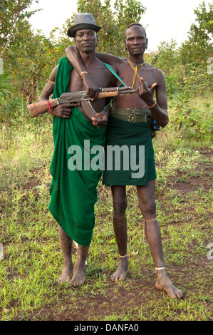 Two Suri (Surma) men, one with a kalashnikov, Ethiopia Stock Photo