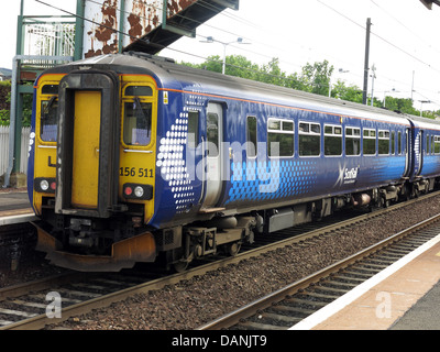 Scotrail 156511 Edinburgh to Glasgow train c Stock Photo