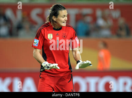 Germany's goalkeeper Nadine Angerer gestures during the quarter-final soccer match of the FIFA Women's World Cup between Germany and Japan at the Arena im Allerpark in Wolfsburg, Germany 09 July 2011. Photo: Peter Steffen dpa  +++(c) dpa - Bildfunk+++ Stock Photo