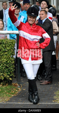 Actress Marylu Poolman waits for the start of the race at the benefit race day for the child protection alliance (Kinderschutzbund) of Cologne at the horse track in Cologne, Germany, 10 July 2011. It is the tenth time that celebrities have helped the child protection alliance by collecting donations. Photo: HENNING KAISER Stock Photo