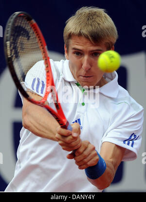 Cedrik-Marcel Stebe from Germany plays the ball during the ATP World Tour round of 16 match against Fognini from Italy at the Tennis Club Weissenhof in Stuttgart, Germany, 14 July 2011. Photo: Marijan Murat Stock Photo