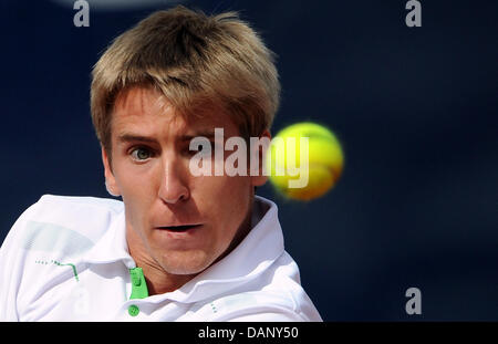 Cedrik-Marcel Stebe from Germany plays the ball during the ATP World Tour round of 16 match against Fognini from Italy at the Tennis Club Weissenhof in Stuttgart, Germany, 14 July 2011. Photo: Marijan Murat Stock Photo