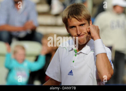 Cedrik-Marcel Stebe from Germany celebrates win of the ATP World Tour round of 16 match against Fognini from Italy at the Tennis Club Weissenhof in Stuttgart, Germany, 14 July 2011. Stebe won 7:6 and 6:4. Photo: Marijan Murat Stock Photo