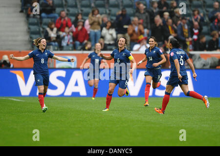 The French team celebrates the 1-1 during the semi-final soccer match of the FIFA Women's World Cup between France and the USA at the Borussia-Park stadium in Moenchengladbach, Germany, 13 July 2011. Photo: Revierfoto Stock Photo