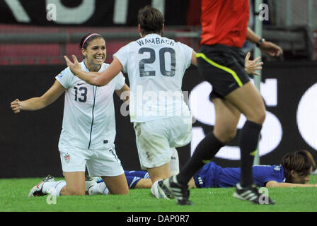 USA's Alex Morgan (L) celebrates with team mate Abby Wambach after scoring the 0-1 goal during the FIFA Women's World Cup final soccer match between Japan and the USA at the FIFA World Cup stadium in Frankfurt am Main, Germany, 17 July 2011. Photo: Arne Dedert dpa/lhe  +++(c) dpa - Bildfunk+++ Stock Photo