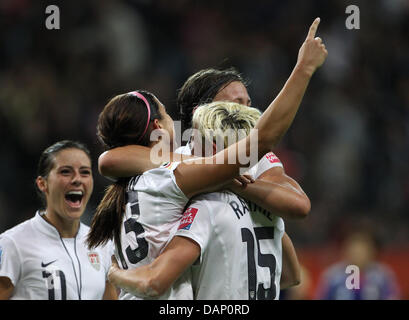 USA's Alex Morgan (2-L) celebrates after scoring 0-1 with team-mates during the FIFA Women's World Cup final soccer match between Japan and the USA at the FIFA World Cup stadium in Frankfurt am Main, Germany 17 July 2011. Photo: Friso Gentsch dpa/lhe  +++(c) dpa - Bildfunk+++ Stock Photo